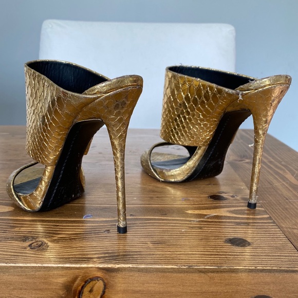 Giuseppe Zanotti gold heels - Picture 4 of 8